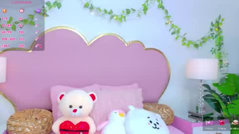 NahiaraReina  online show from November 2025 02:28:01 PM