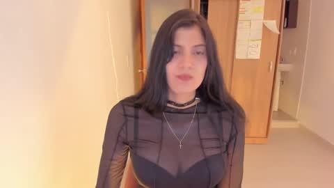 independent model online show from December 2024 04:15:02 AM