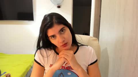 independent model online show from October 2025 12:40:02 AM