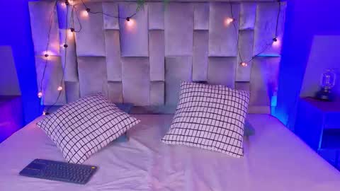  VICTORIA  online show from October 2025 07:30:02 PM