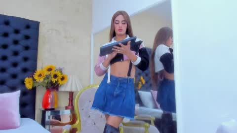 Nahomi  online show from September 2025 06:07:01 PM