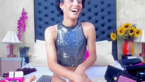 Nahomi  online show from September 2025 06:53:02 PM