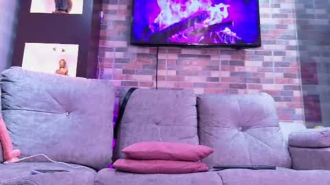 nahomy_james25 online show from July 2026 11:33:01 PM