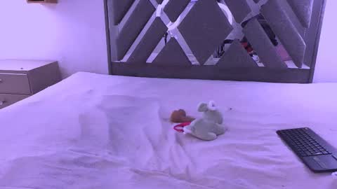 Nahomy online show from November 2025 01:38:01 AM