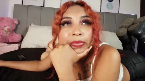 Snapshot of naia_cruz_ chatting on November 2025 08:10:01 PM Naia online show from November 2025 08:10:01 PM