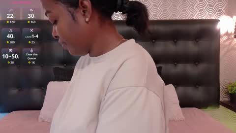 naiaramasson_ online show from March 2026 12:11:01 PM