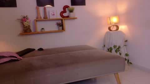 nairagold_ online show from May 2026 11:01:04 PM