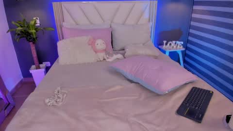 Naisha Ford online show from April 2026 06:19:01 AM