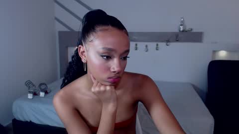 Namoi Smith online show from December 2024 06:35:01 AM