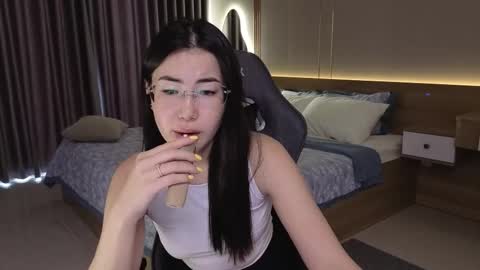 Snapshot of naomi_52 chatting on February 2026 02:48:02 AM Naomi online show from February 2026 02:48:02 AM