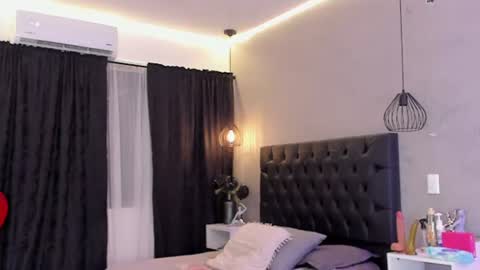 Snapshot of naomi__blair chatting on June 2026 03:20:02 AM Naomi Blair online show from June 2026 03:20:02 AM