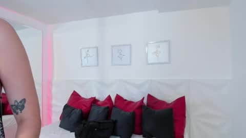 Naomi Amoretti online show from February 2026 04:34:02 PM