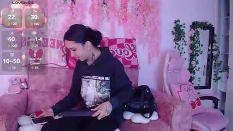 Snapshot of naomi_femme chatting on June 2026 11:51:02 AM naomi_femme online show from June 2026 11:51:02 AM