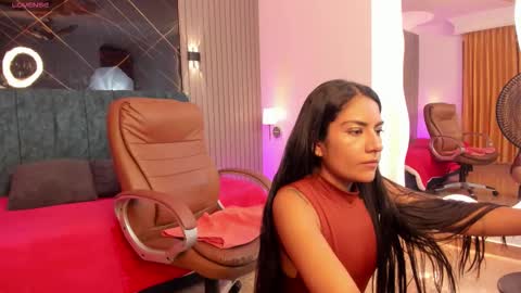 Snapshot of naomi_monroe chatting on January 2026 12:43:01 PM Naomi online show from January 2026 12:43:01 PM