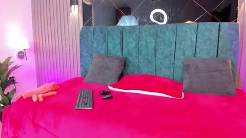 Snapshot of naomi_monroe chatting on February 2026 12:23:01 PM Naomi online show from February 2026 12:23:01 PM