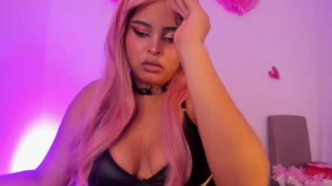 Snapshot of naomi_velour chatting on May 2026 07:10:02 PM naomi_velour online show from May 2026 07:10:02 PM