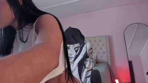 Heidy  online show from November 2025 05:15:01 PM