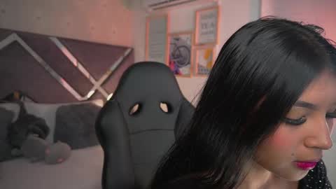 Naomi-Gray  online show from June 2026 07:09:02 PM