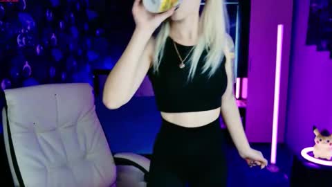 Snapshot of naomihita chatting on October 2025 09:44:01 AM naomihita online show from October 2025 09:44:01 AM