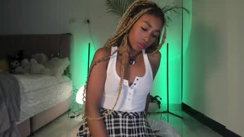 Naomii online show from September 2025 12:43:01 AM