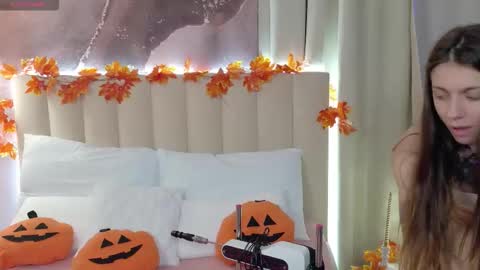 Naomi online show from October 2025 04:46:02 AM