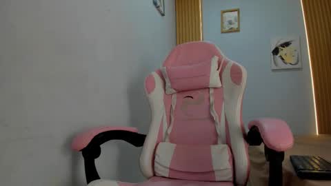 naomis_35 online show from September 2025 07:51:02 PM