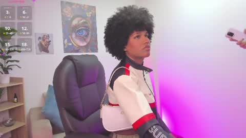 Snapshot of naomisaenz_ chatting on June 2026 10:18:01 AM N A O M I online show from June 2026 10:18:01 AM