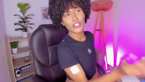 Snapshot of naomisaenz_ chatting on June 2026 11:05:01 AM N A O M I online show from June 2026 11:05:01 AM