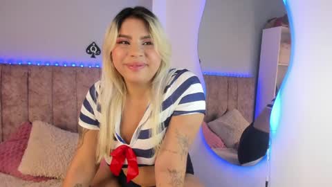Snapshot of naomisanz_ chatting on May 2026 06:20:01 AM Laura online show from May 2026 06:20:01 AM