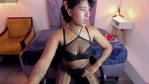 Snapshot of naomy__smith__ chatting on April 2026 04:42:02 PM N A O M Y online show from April 2026 04:42:02 PM