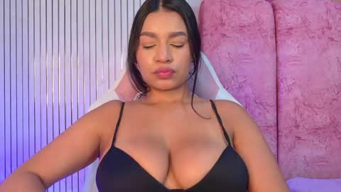 Snapshot of naomy_gomez_ chatting on May 2026 06:20:01 PM Naomy online show from May 2026 06:20:01 PM