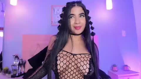 Naomy online show from June 2026 07:40:01 PM