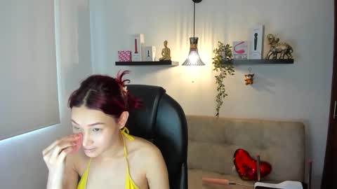 Snapshot of naomy_hot04 chatting on May 2026 08:38:02 PM naomy online show from May 2026 08:38:02 PM