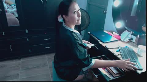 Naomy online show from February 2026 12:10:02 PM