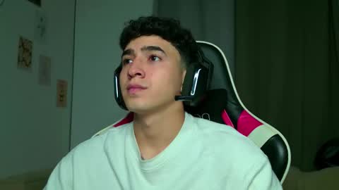 Snapshot of naranjo_seb chatting on October 2025 04:18:02 AM sebastian online show from October 2025 04:18:02 AM