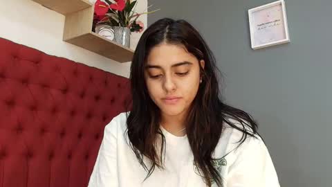 Naty  online show from November 2025 12:20:01 PM