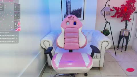 Snapshot of natalia_cartier chatting on April 2026 08:04:02 AM Natalia. online show from April 2026 08:04:02 AM