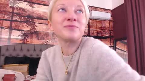 Natalie online show from November 2025 11:54:02 AM