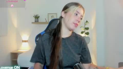 Snapshot of nataly_rodri chatting on July 2026 01:30:01 AM Nataly online show from July 2026 01:30:01 AM