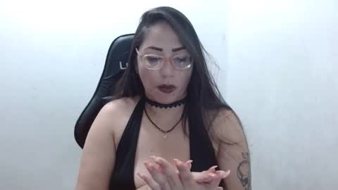 Natasha Smithe  online show from November 2025 01:15:01 AM