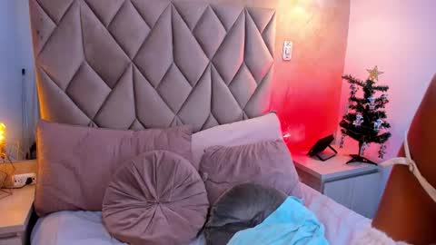 NATH QUIM online show from November 2025 08:30:01 PM