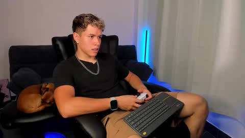 Nathan online show from November 2025 07:04:02 PM