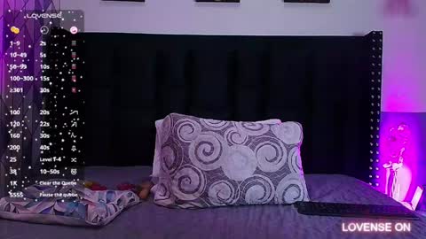 Gwen  online show from December 2024 07:27:02 PM