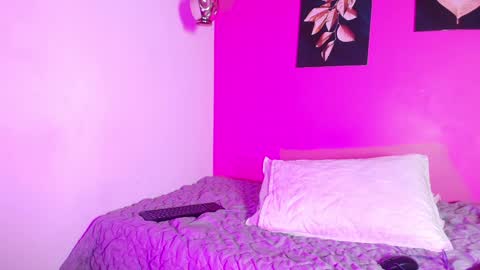 Gwen  online show from December 2024 01:11:02 PM