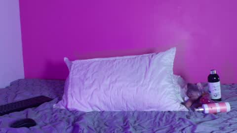 Gwen  online show from December 2024 05:33:01 PM