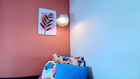 Gwen  online show from January 2025 03:47:01 PM