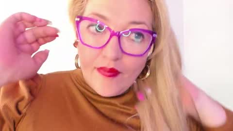 Nataly online show from October 2025 09:32:01 AM