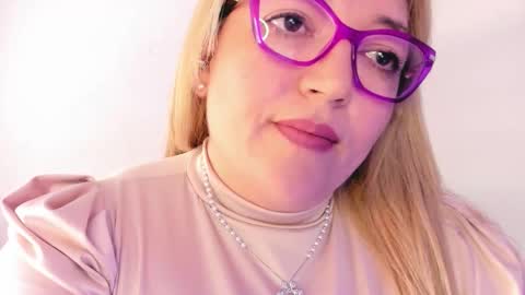 Nataly online show from October 2025 09:43:01 AM