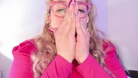 Nataly online show from December 2025 10:52:02 AM