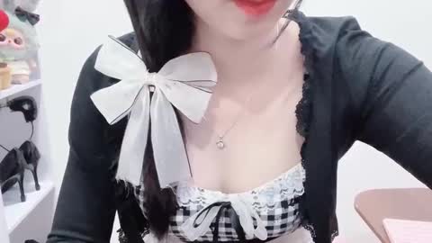 Kiki online show from December 2025 03:04:01 AM